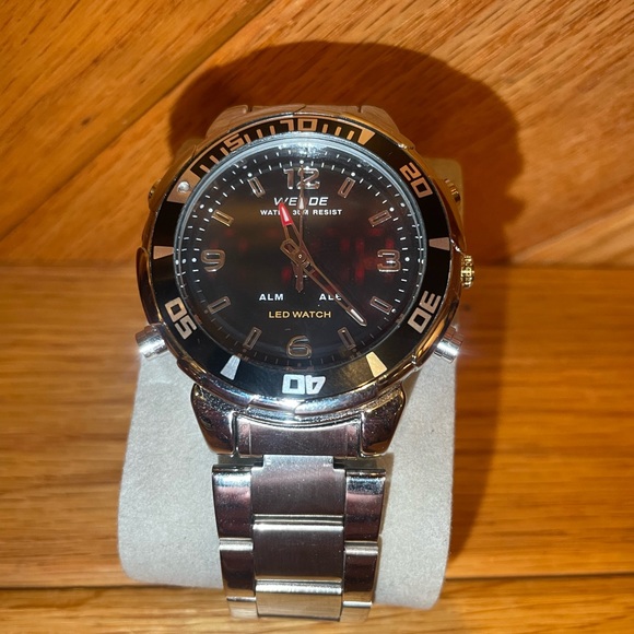 Weide analong & LED watch - Picture 3 of 3